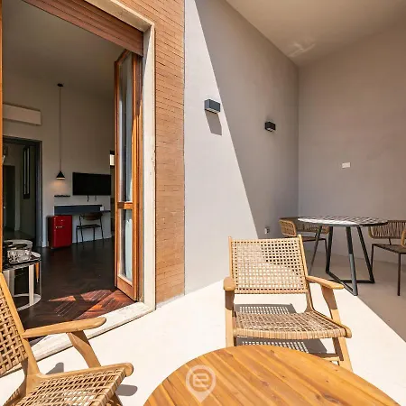 Verso בית הארחה