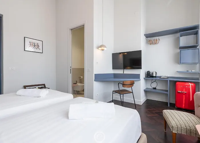 Verso ゲストハウス カリアリ